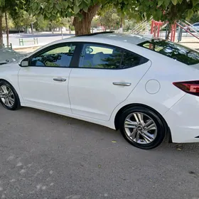 Hyundai Elantra 2019