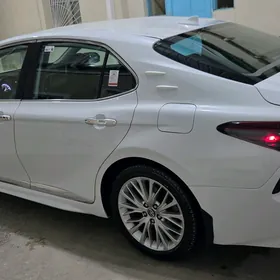 Toyota Camry 2021