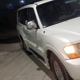 Mitsubishi Pajero 2005