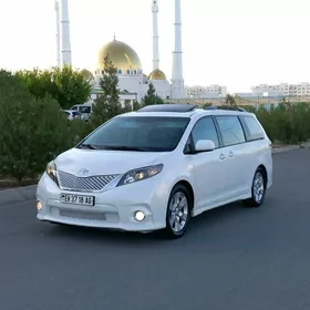 Toyota Sienna 2011