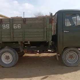 UAZ 452 1988