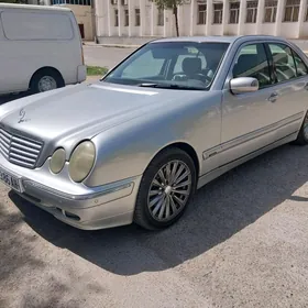 Mercedes-Benz E320 2001