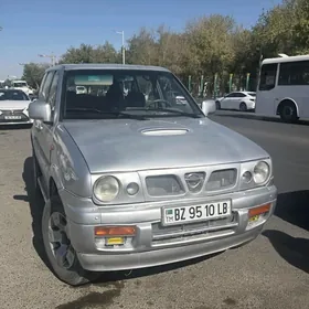 Nissan Terrano 1999