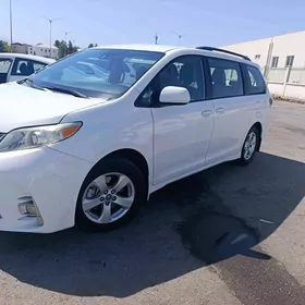 Toyota Sienna 2018