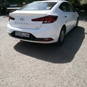 Hyundai Elantra 2019