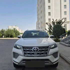 Toyota Fortuner 2021