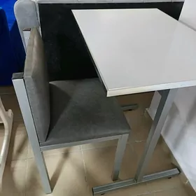 çagalar üçin stol-stul.