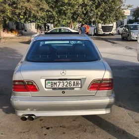 Mercedes-Benz E320 2001