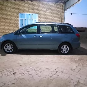 Toyota Sienna 2004