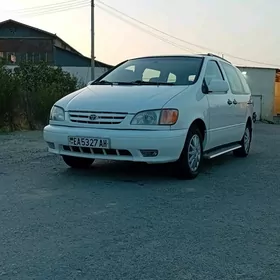 Toyota Sienna 2001