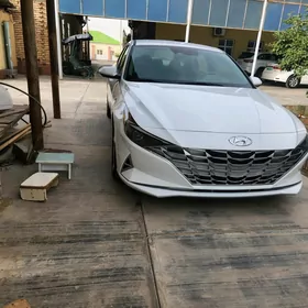 Hyundai Elantra 2021