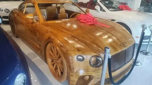 На продажу выставили полностью деревянный Bentley Continental GT