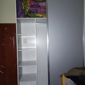 Шкаф