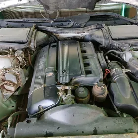 BMW E39 2001