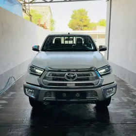 Toyota Hilux 2025
