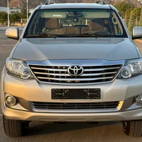 Toyota Fortuner 2013