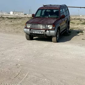 Mitsubishi Montero 1996