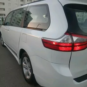 Toyota Sienna 2020