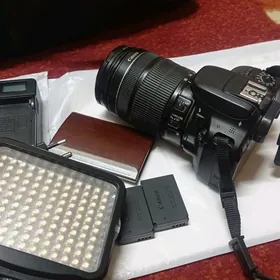 Canon 100D