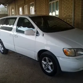 Toyota Sienna 1999