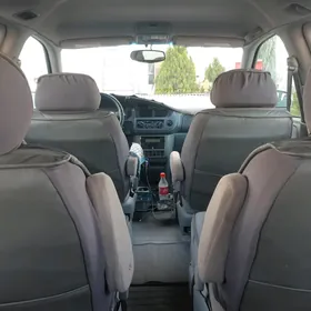 Toyota Sienna 2002
