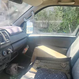 Toyota Hiace 2009