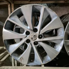 Kia Sarenta 18