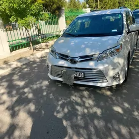 Toyota Sienna 2019