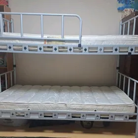кровать