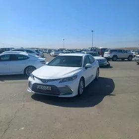 Toyota Camry 2021