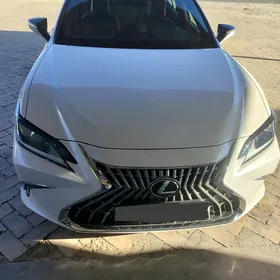 Lexus ES 2020
