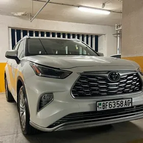 Toyota Highlander 2021