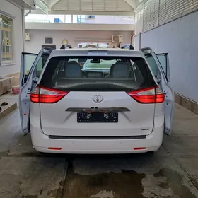 Toyota Sienna 2018