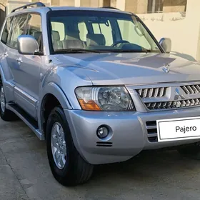 Mitsubishi Pajero 2004