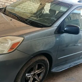 Toyota Sienna 2004