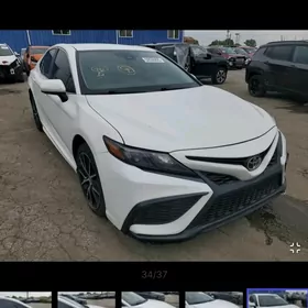 Toyota Camry 2021
