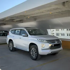 Mitsubishi Pajero 2020