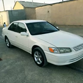 Toyota Camry 2001