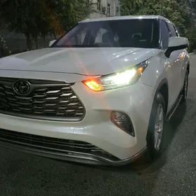 Toyota Highlander 2020