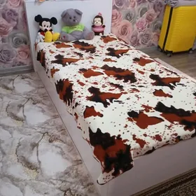 кровать