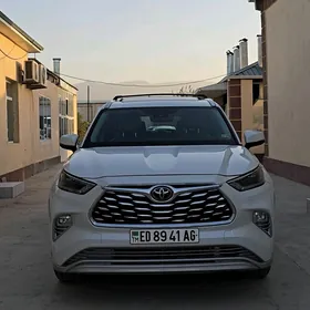 Toyota Highlander 2021