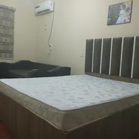 Кровать.
