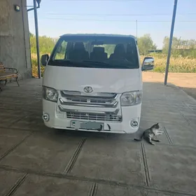 Toyota Hiace 2010