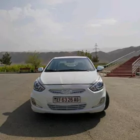 Hyundai Accent 2013