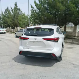 Toyota Highlander 2021