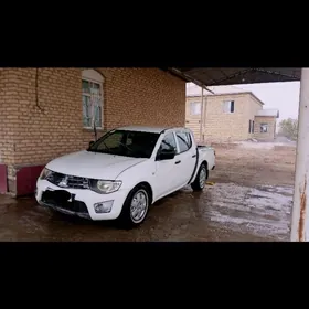 Mitsubishi L200 2010