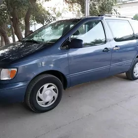 Toyota Sienna 1999