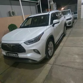 Toyota Highlander 2021
