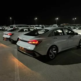 Hyundai Elantra 2025