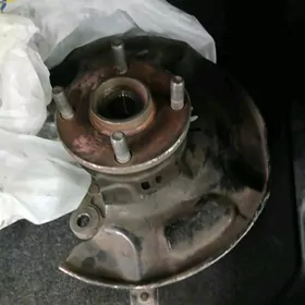 кулак Toyota Yaris